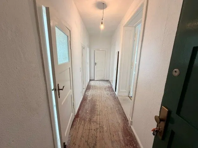Schöne 3-Zimmer-Altbauwohnung mit Balkon! — photo 1